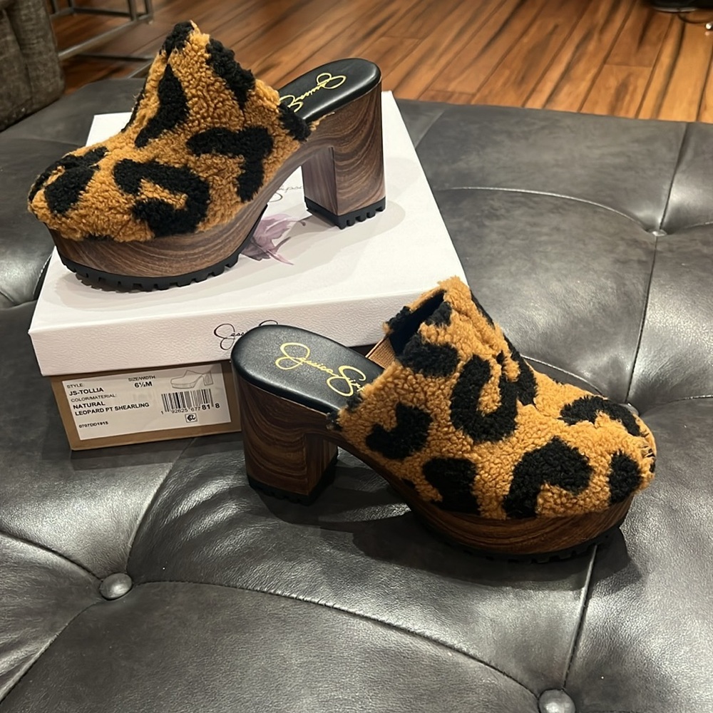 Jessica Simpson Animal Print Sherpa Clogs Size 6.5